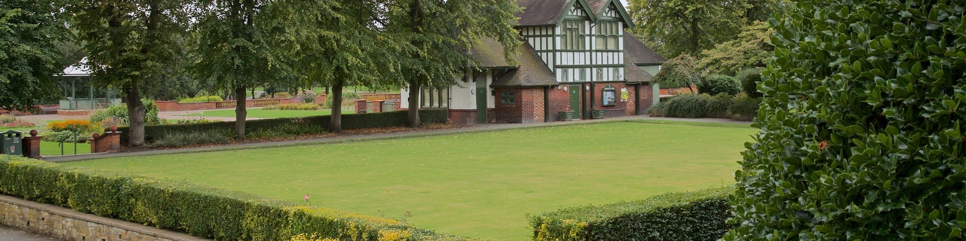 Burslem Park ofreciendo un parque y una casa