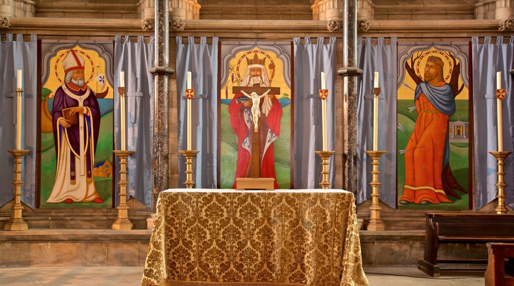 Iglesia de San Juan Bautista que incluye aspectos religiosos, arte y vista interna