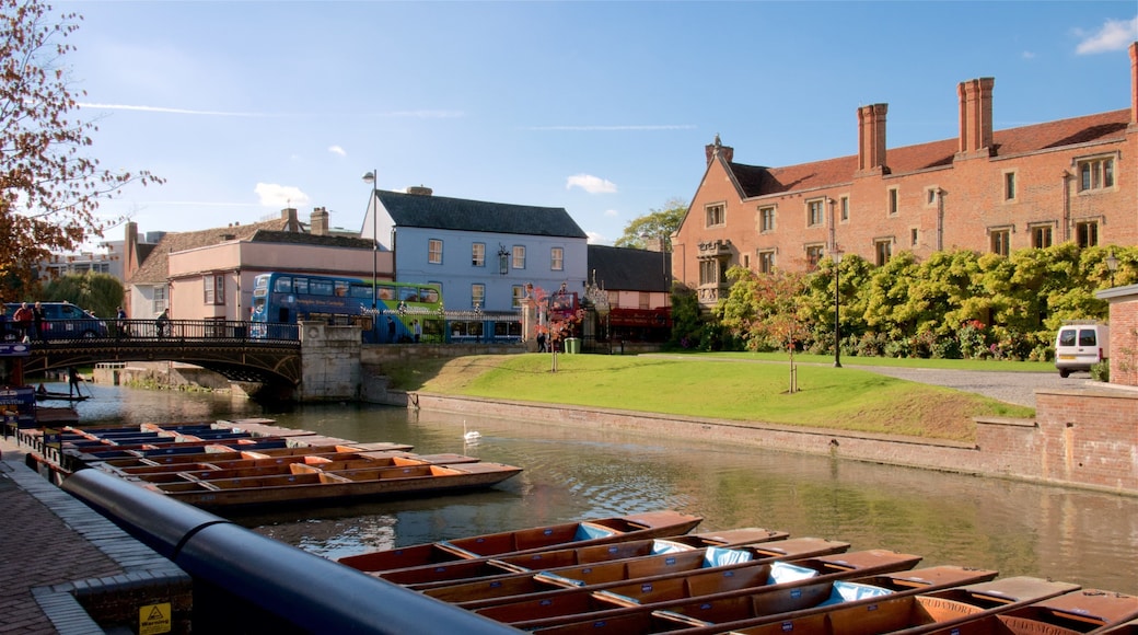 The River Cam inclusief een brug en een rivier of beek