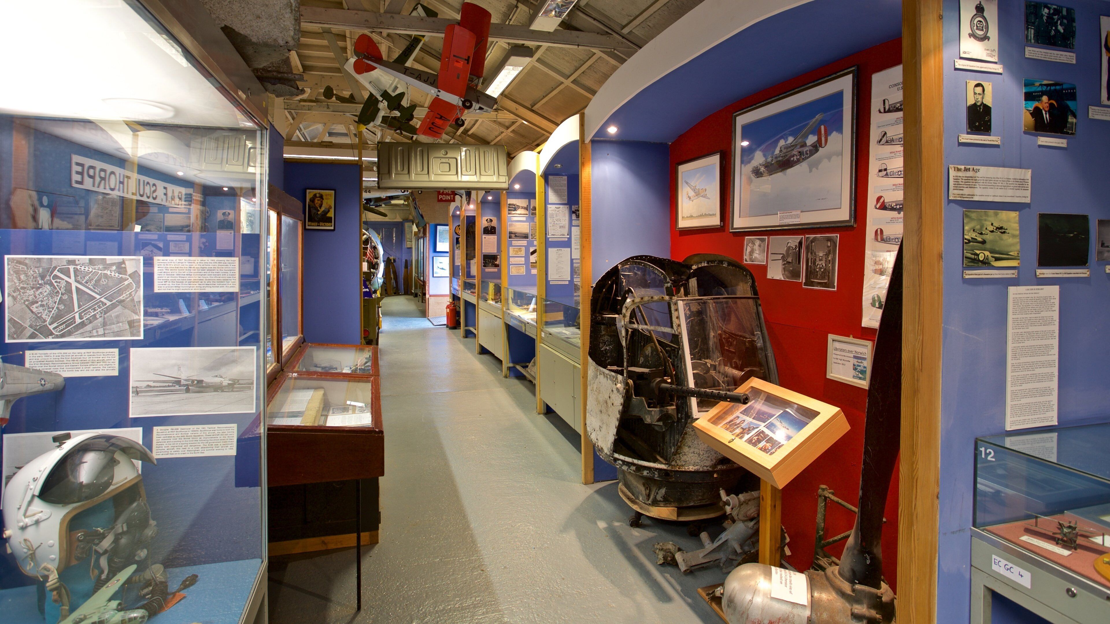 Museo de Aviación de la Ciudad de Norwich ofreciendo vista interna