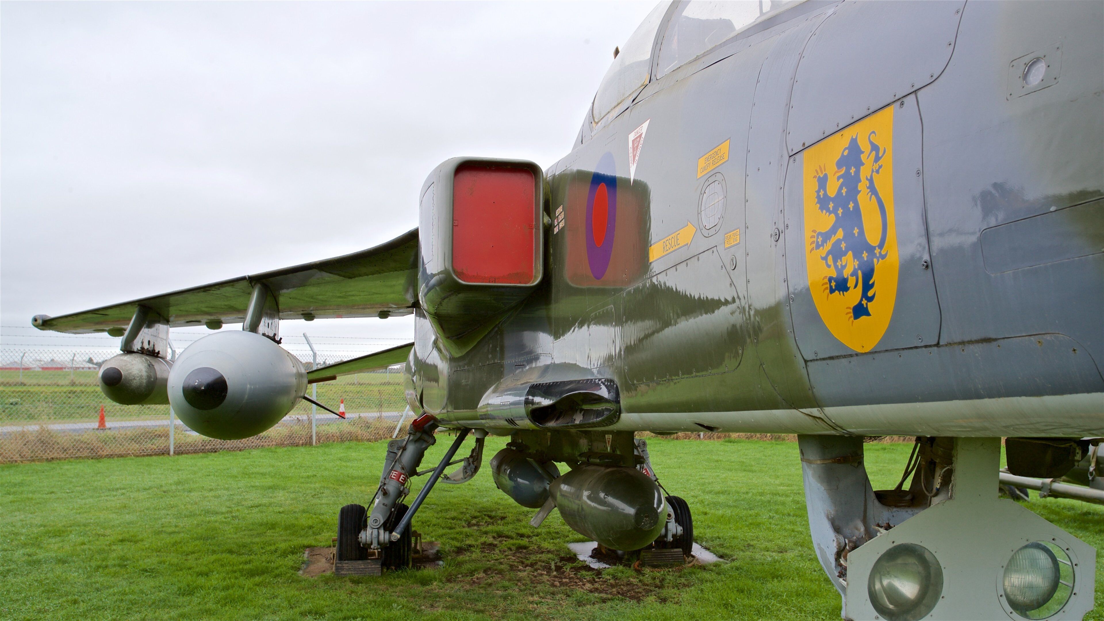City of Norwich Aviation Museum mettant en vedette articles militaires et avion