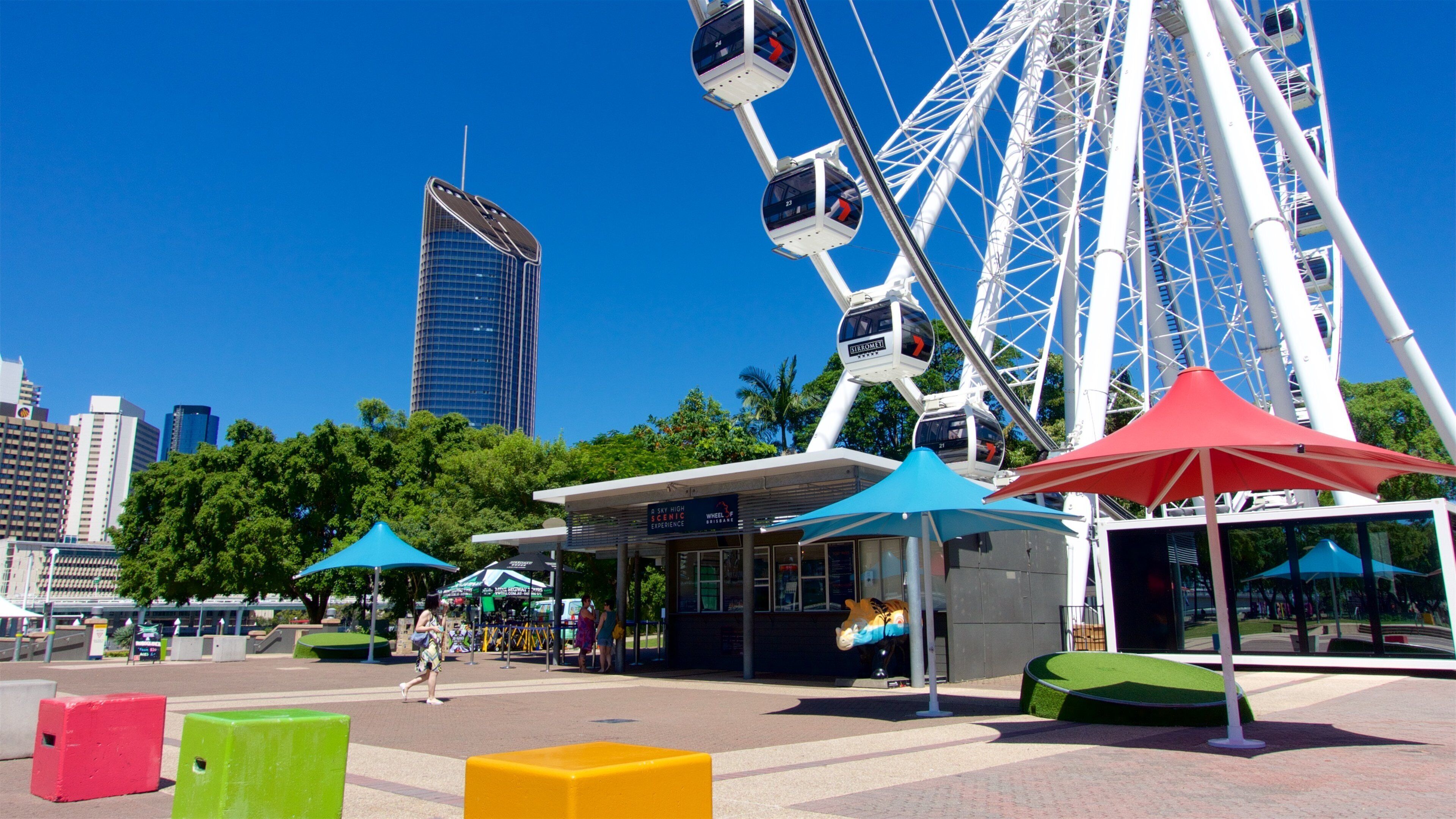 Southbank Parklands which includes a skyscraper