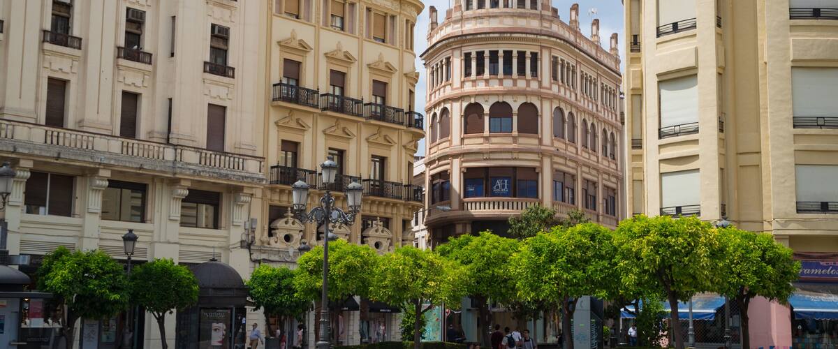 Tendillas Plaza showing a city and heritage elements