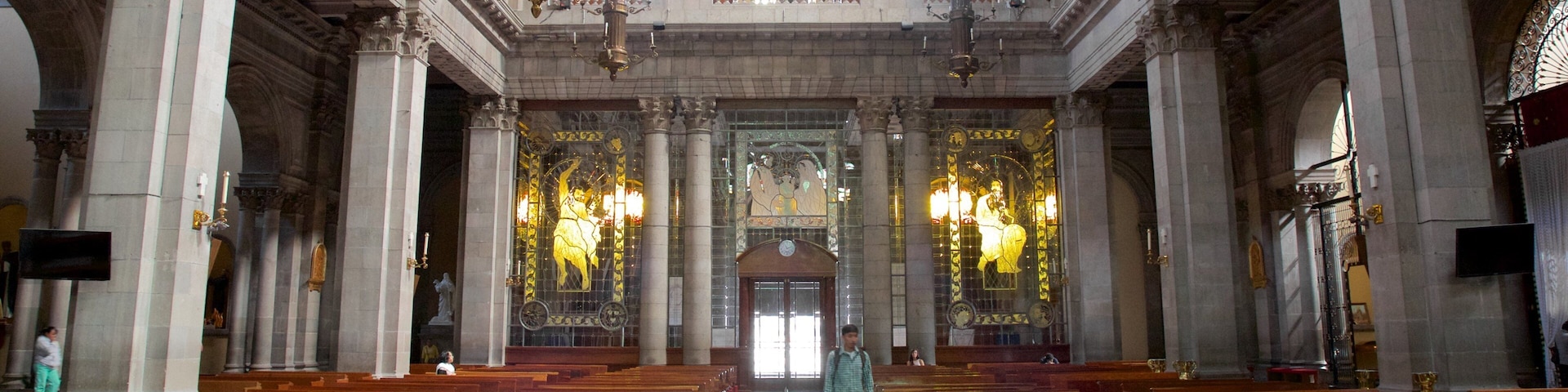 Toluca mit einem Innenansichten und Kirche oder Kathedrale
