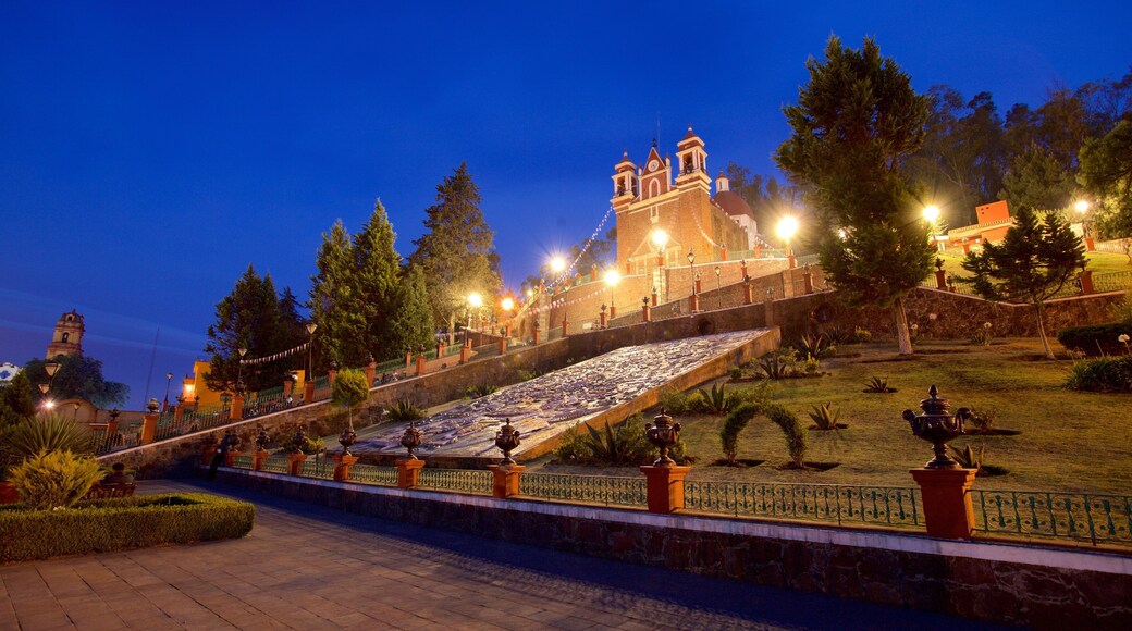 Metepec showing a church or cathedral and night scenes