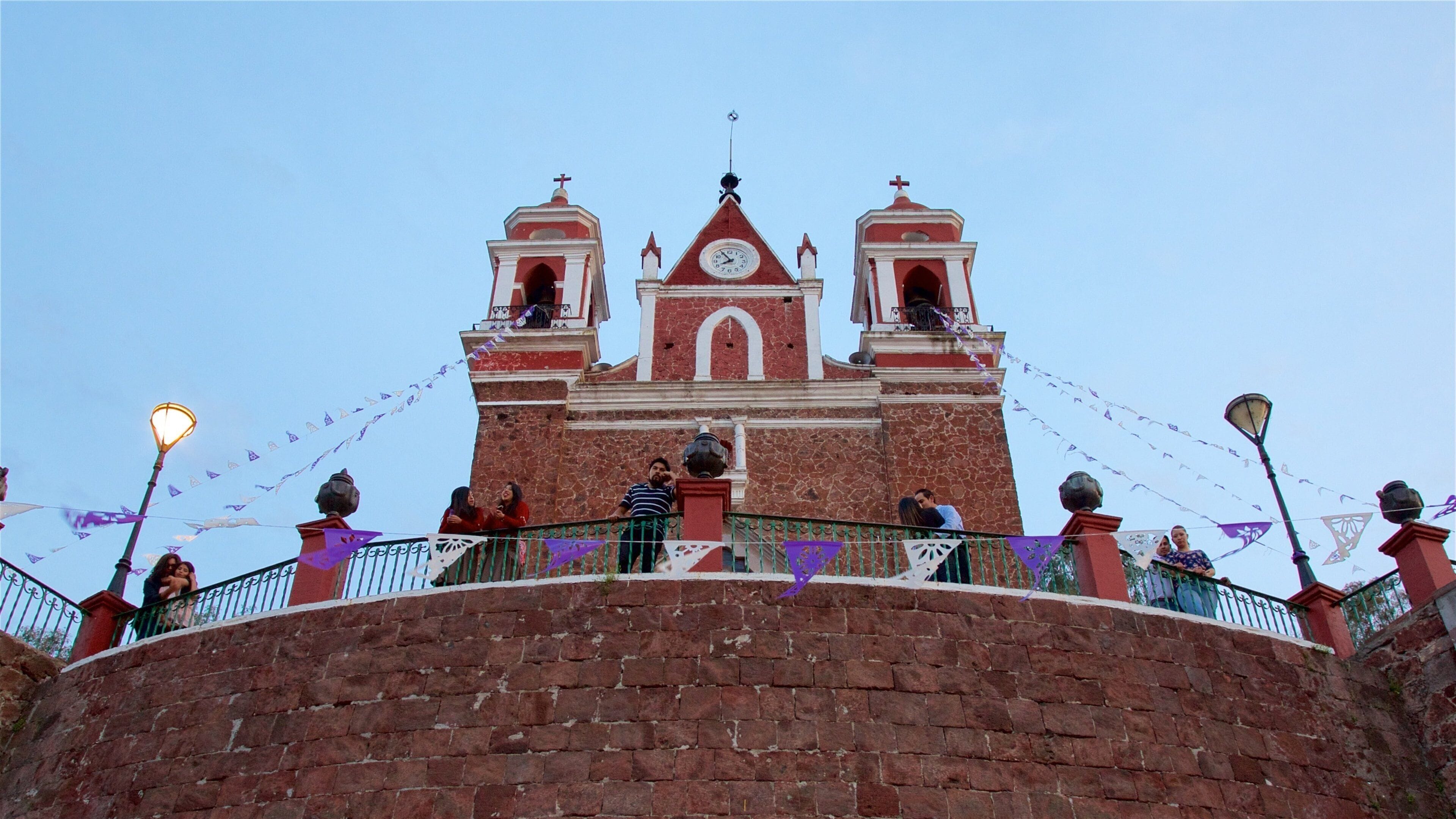 Metepec featuring a church or cathedral as well as a small group of people