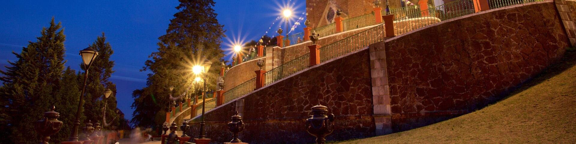Metepec ofreciendo una iglesia o catedral y escenas nocturnas