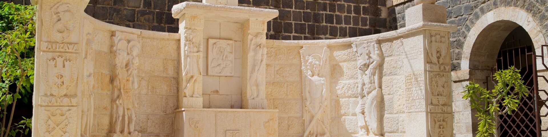 Saint Peter\'s Church showing religious aspects