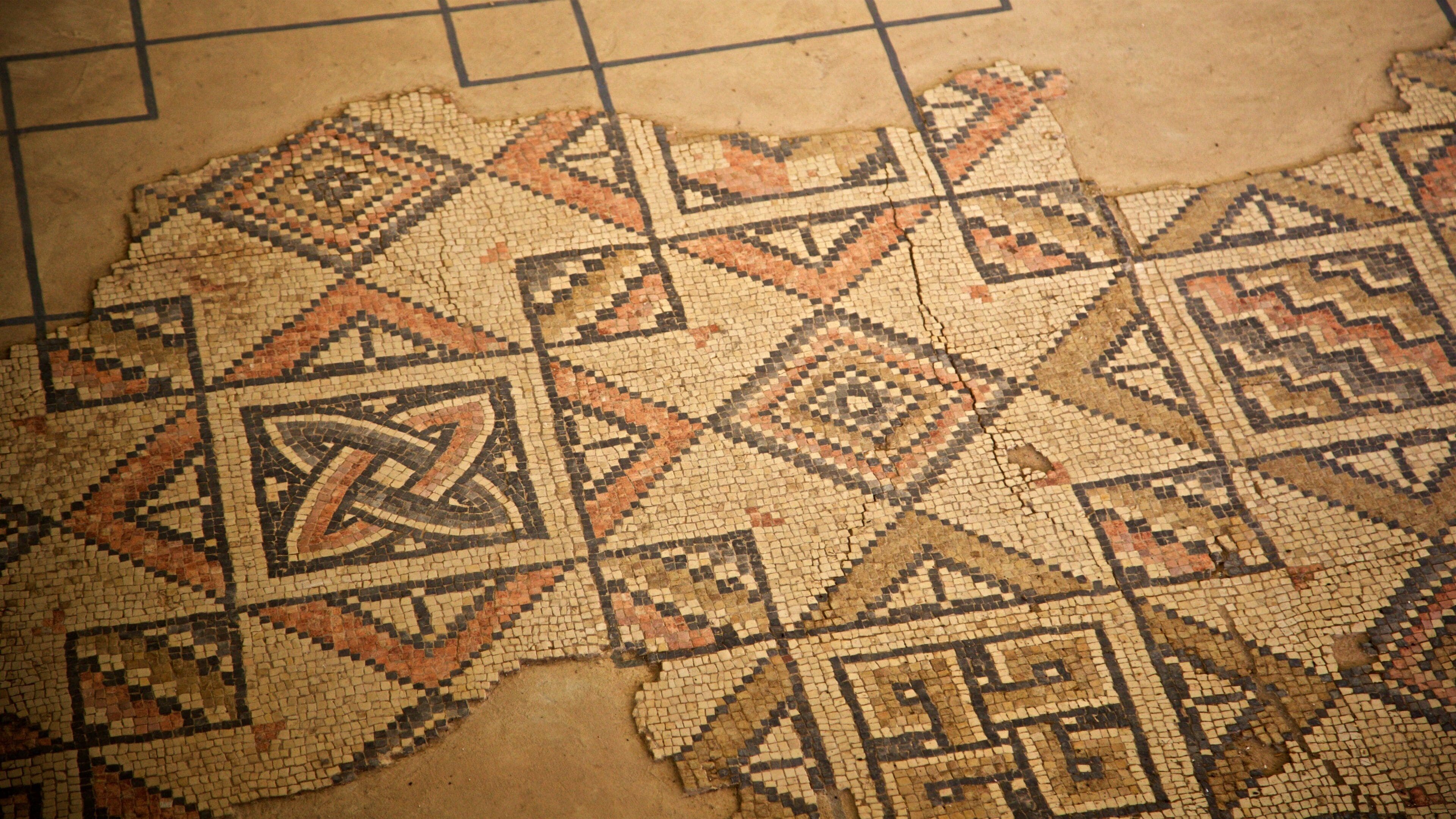 Hamat Tiberias National Park showing interior views and heritage elements