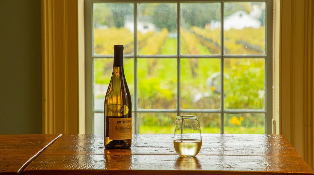 Ravine Vineyard Estate Winery showing drinks or beverages and interior views