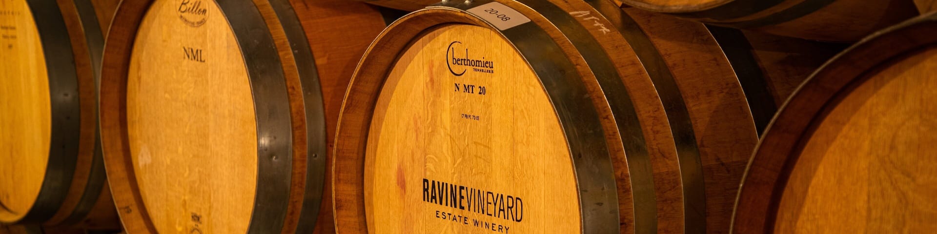 Ravine Vineyard Estate Winery showing signage