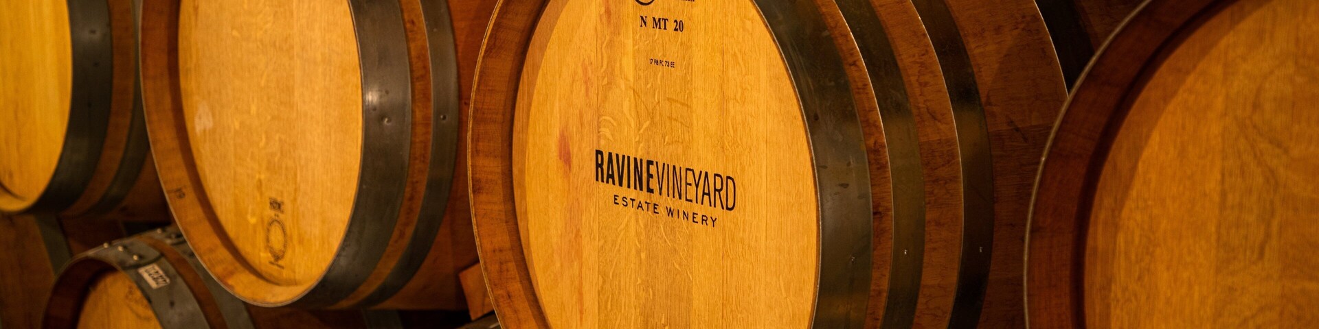 Ravine Vineyard Estate Winery showing signage