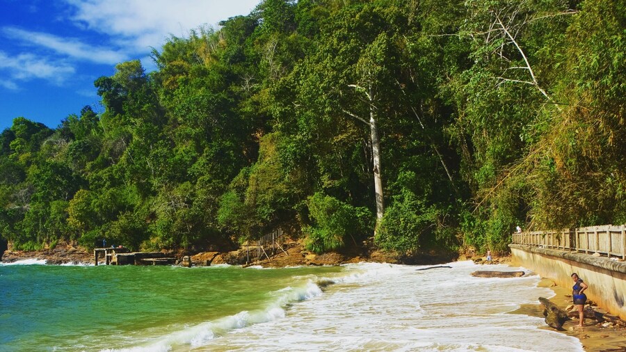 The usually calm bay was overrun by massive waves last
Friday but it still painted a beautiful picture.