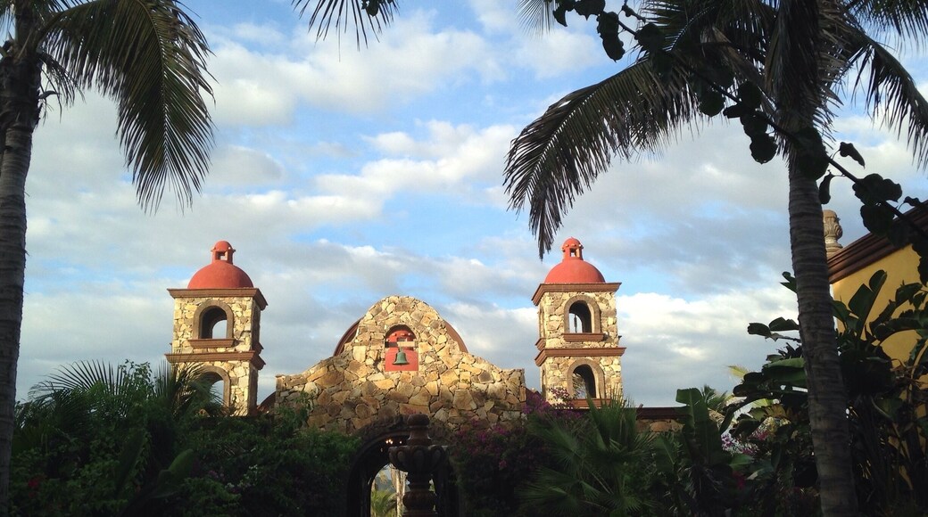 We stopped at the beach also visited this wonderful hotel to have a refreshing overlook of the Pacific Ocean.