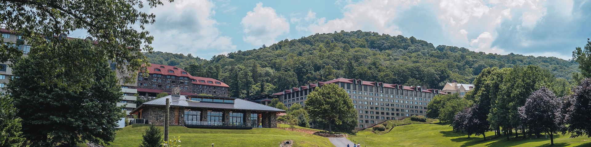 Asheville_GroveParkCountryClub_553248621557934243_01