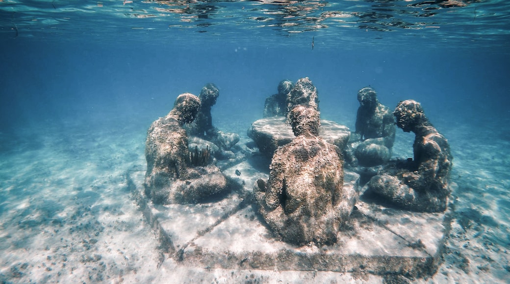 Museo Subacuático de Arte de Cancún