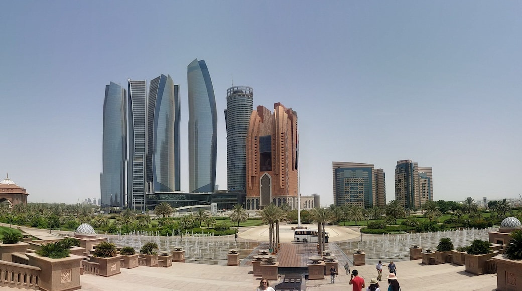 Caption--- - Emirates palace, Abu Dhabi