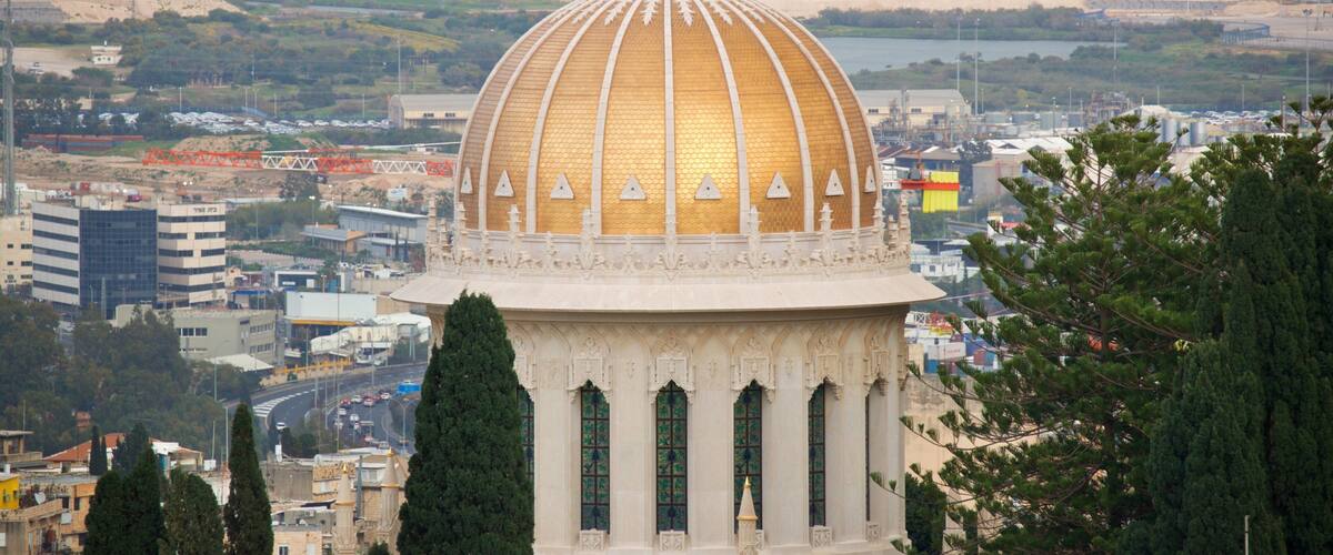 Sculpture Garden which includes a city and heritage architecture