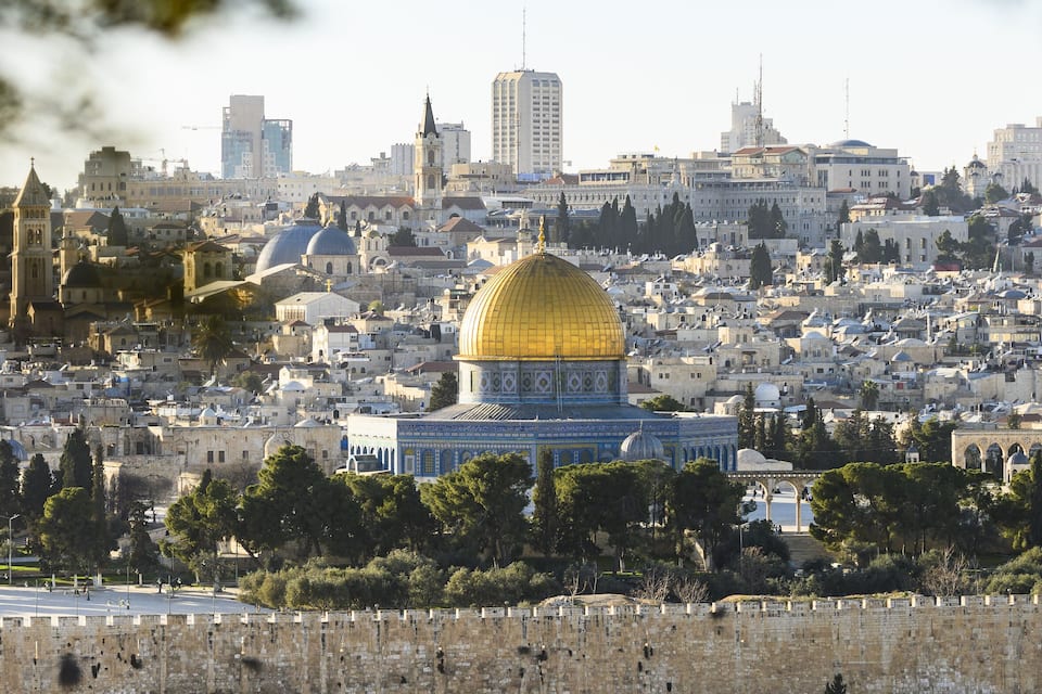 La cupola della Roccia con la moschea Al-Aqsa sullo sfondo.