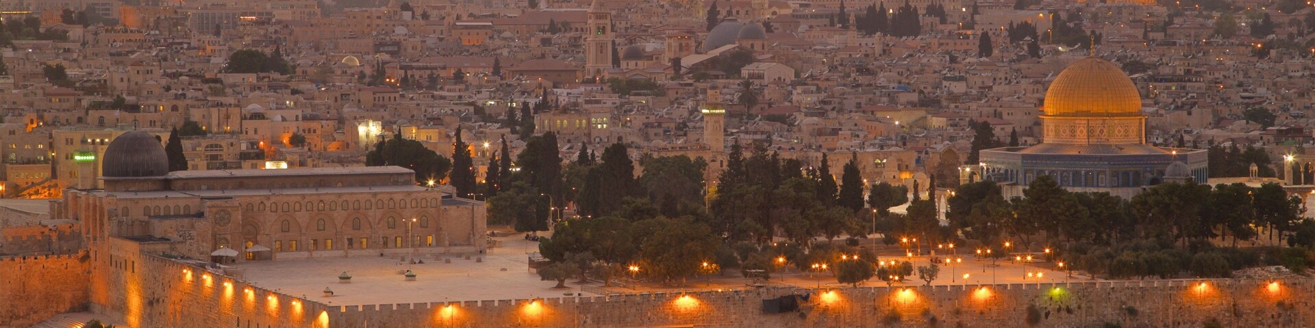Monte das Oliveiras mostrando um pôr do sol, uma cidade e paisagem