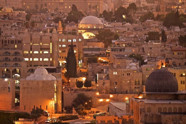 Mont des Oliviers mettant en vedette une ville, paysages et scÚnes de soirée