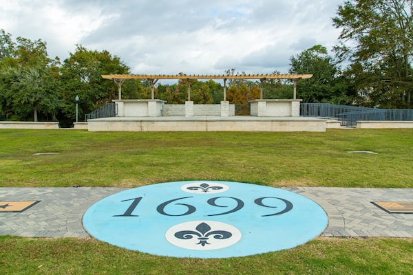 Fort Maurepas Park featuring signage and a garden