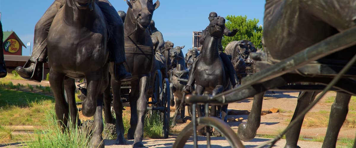 Centennial Land Run Monument showing a statue or sculpture