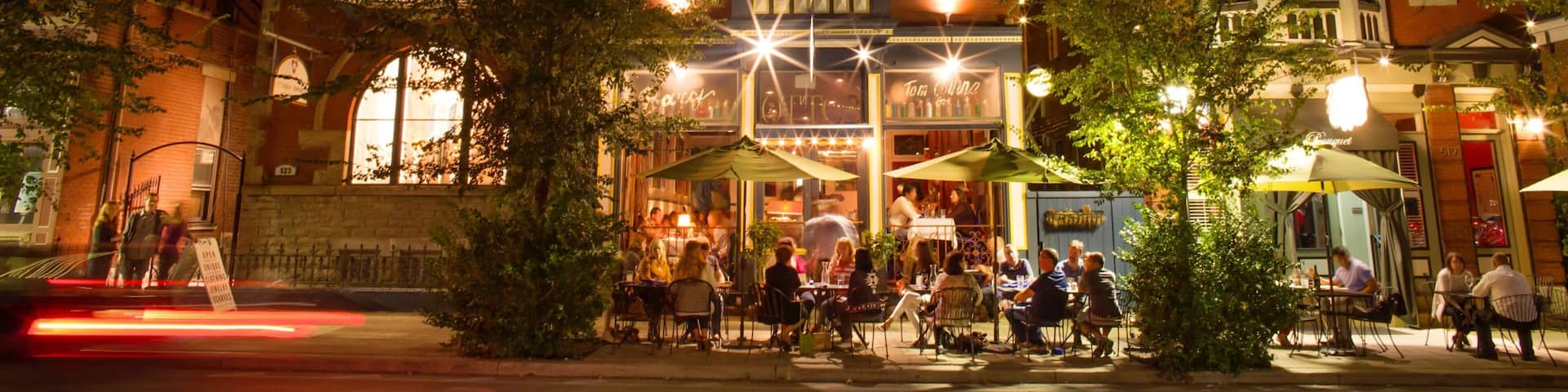 MainStrasse Village có tính năng dùng bữa ngoài trời và cảnh đêm cũng như nhóm nhỏ