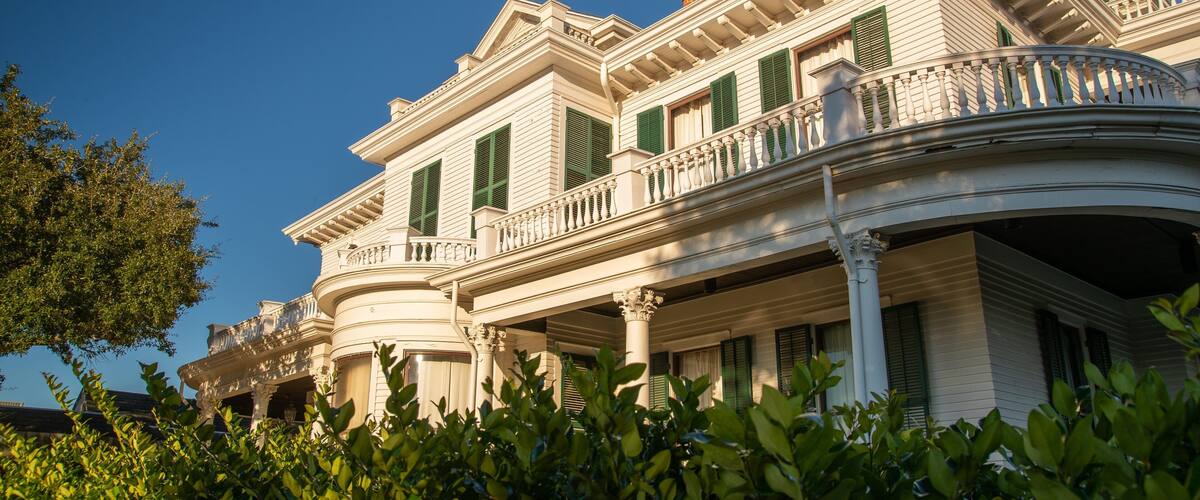East Biloxi which includes a house