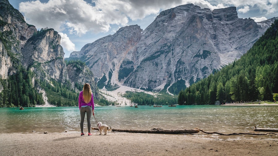 Lago di Braies is amazing, unfortunately it is increasingly difficult to find a quiet moment because it is still besieged by crowds of tourists. But still worth to go there!
#GreatOutdoors #italy #alps