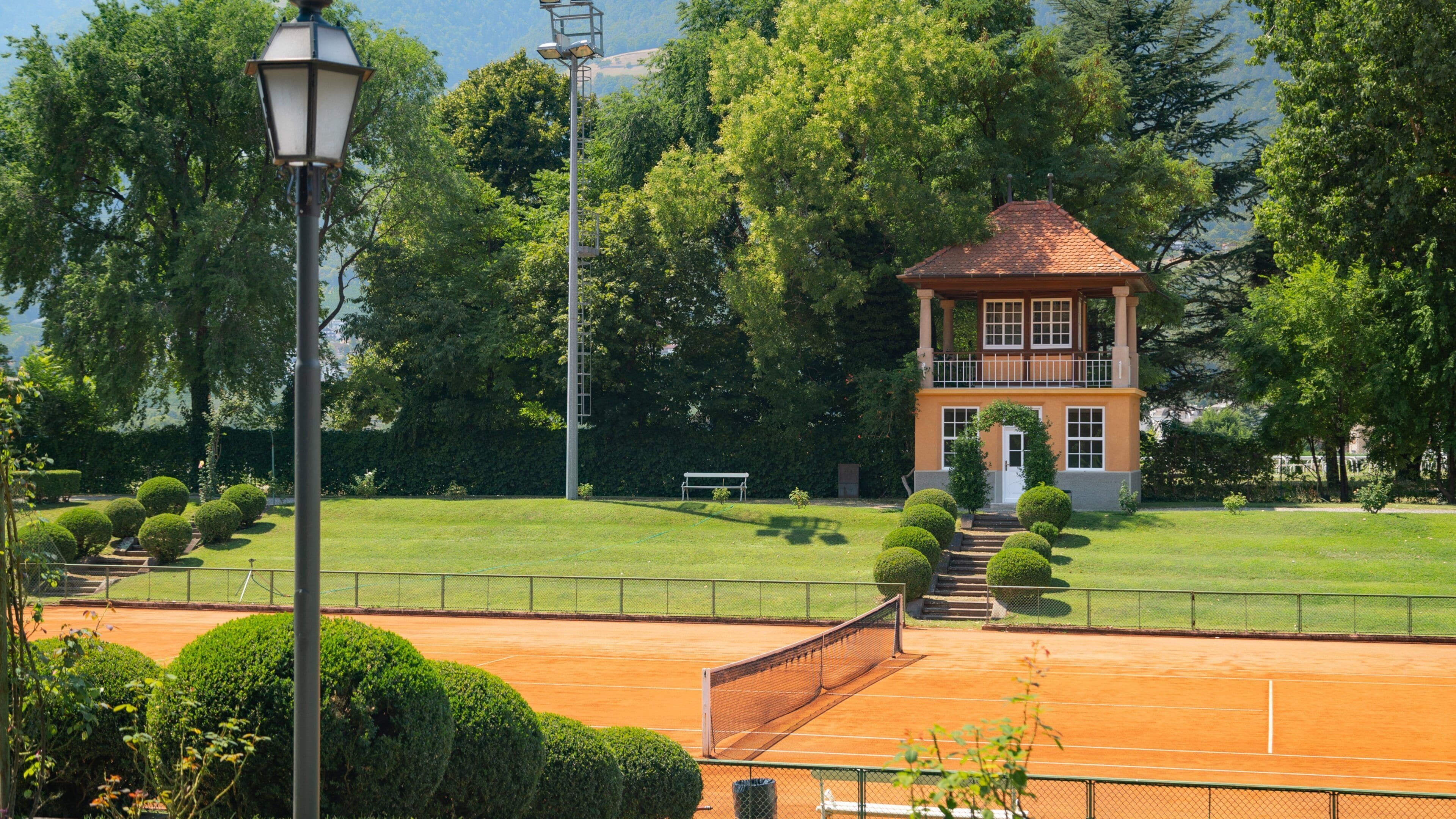 Tennis Club