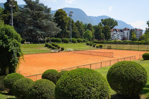 Tennis Club