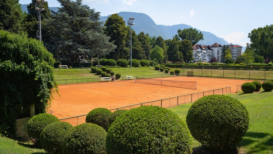 Tennis Club