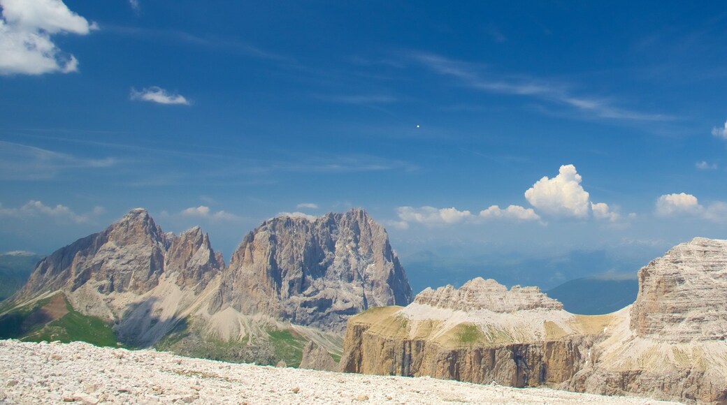 Trentino que inclui montanhas