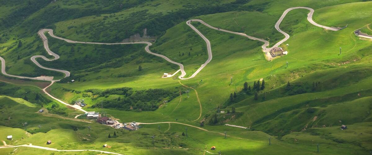 Trentino caratteristiche di terreno coltivato e montagna