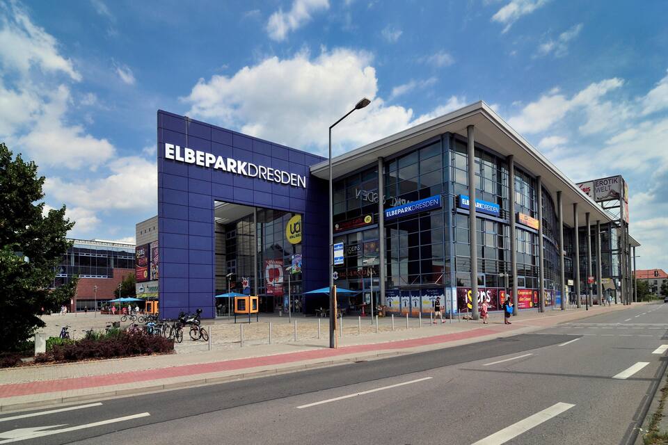 A modern building with a prominent 'ELBE PARK DRESDEN' sign.