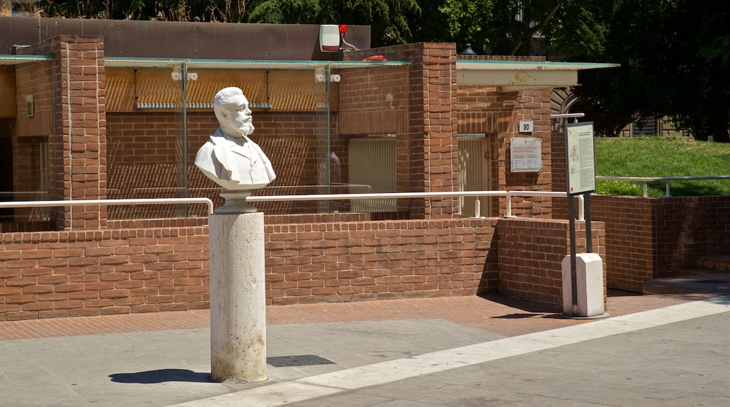 The Surgeon\'s House 其中包括 雕像或雕塑