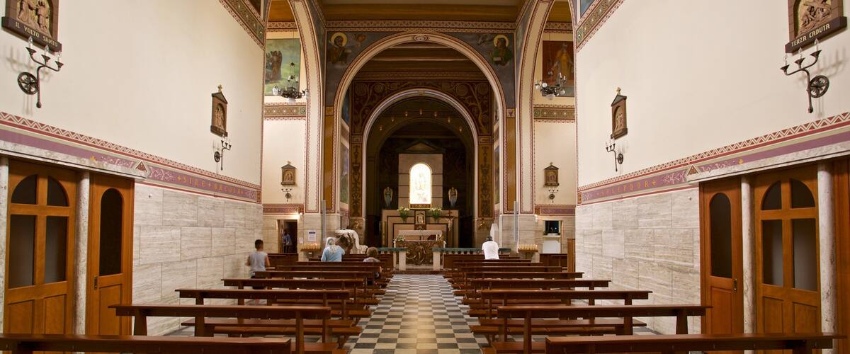 Santuario della Madonna dello Splendore qui includes église ou cathédrale, vues intérieures et patrimoine historique