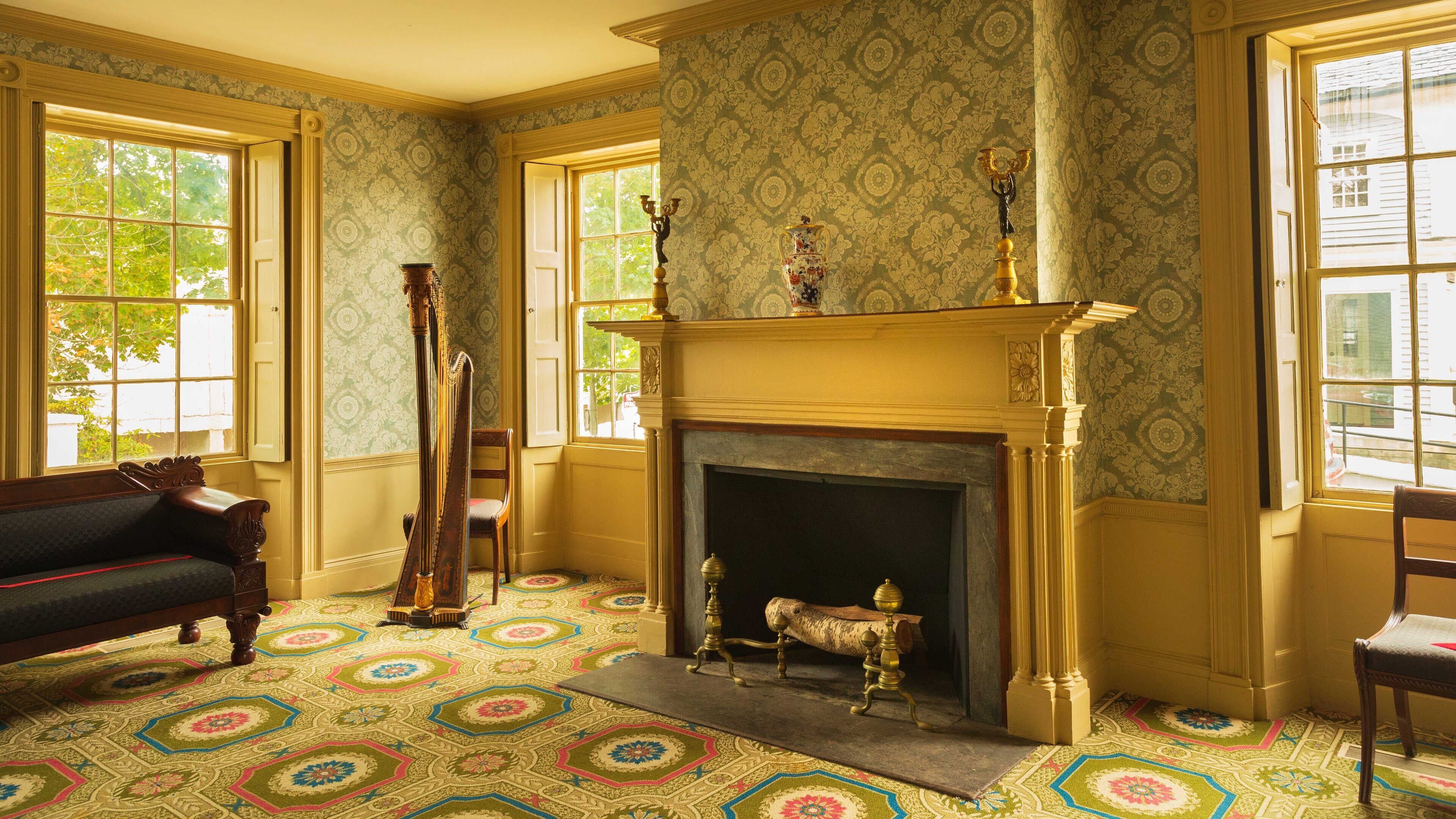 Salisbury Mansion featuring a house, interior views and heritage elements