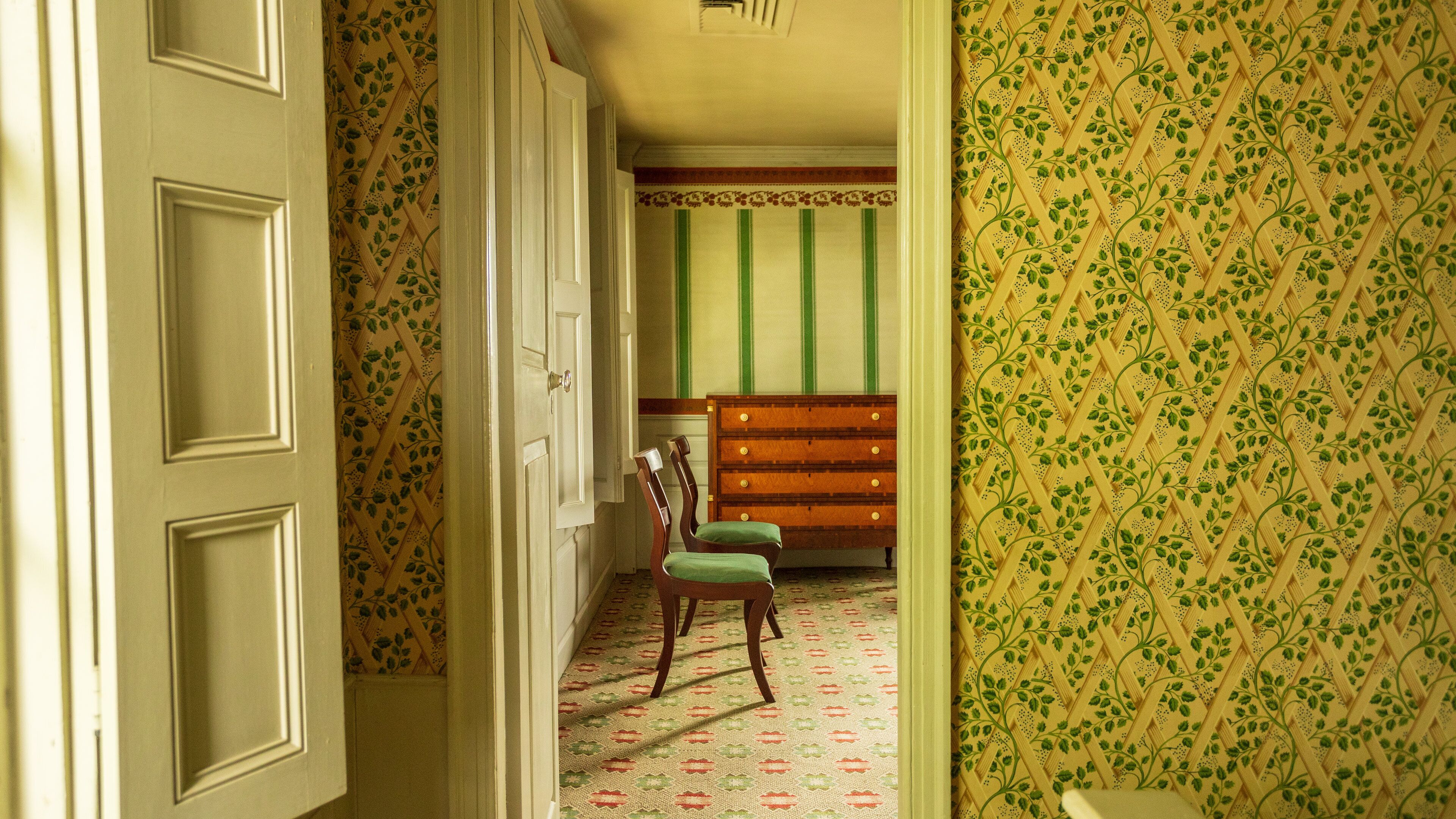 Salisbury Mansion showing interior views, a house and heritage elements