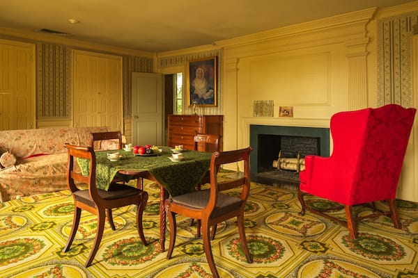 Salisbury Mansion which includes heritage elements, interior views and a house