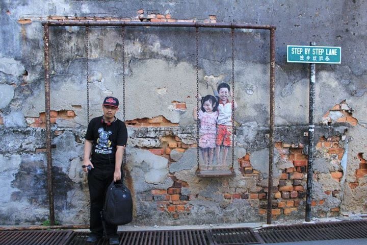 If you go to Penang, Malaysia, don't miss a chance to go to Georgetown where you can find lots of street murals. And challenge yourself to find all of them!!!!