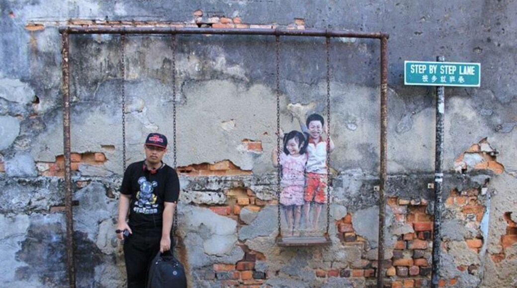 If you go to Penang, Malaysia, don't miss a chance to go to Georgetown where you can find lots of street murals. And challenge yourself to find all of them!!!!