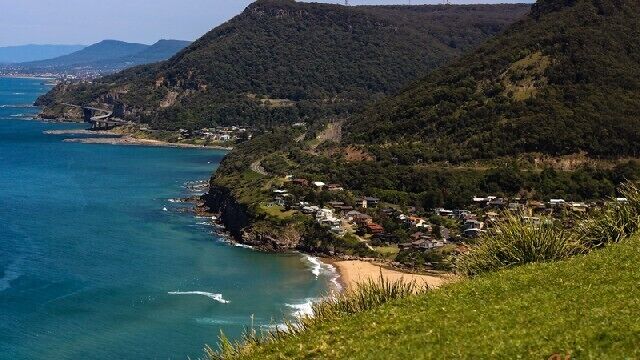 Bald Point is an amazing spot where you can take in views of the Sea Cliff Bridge snaking it’s way around the cliff faces. This is the place where hang gliders dare to fly and little children dare to go on bear hunts through the scrub.