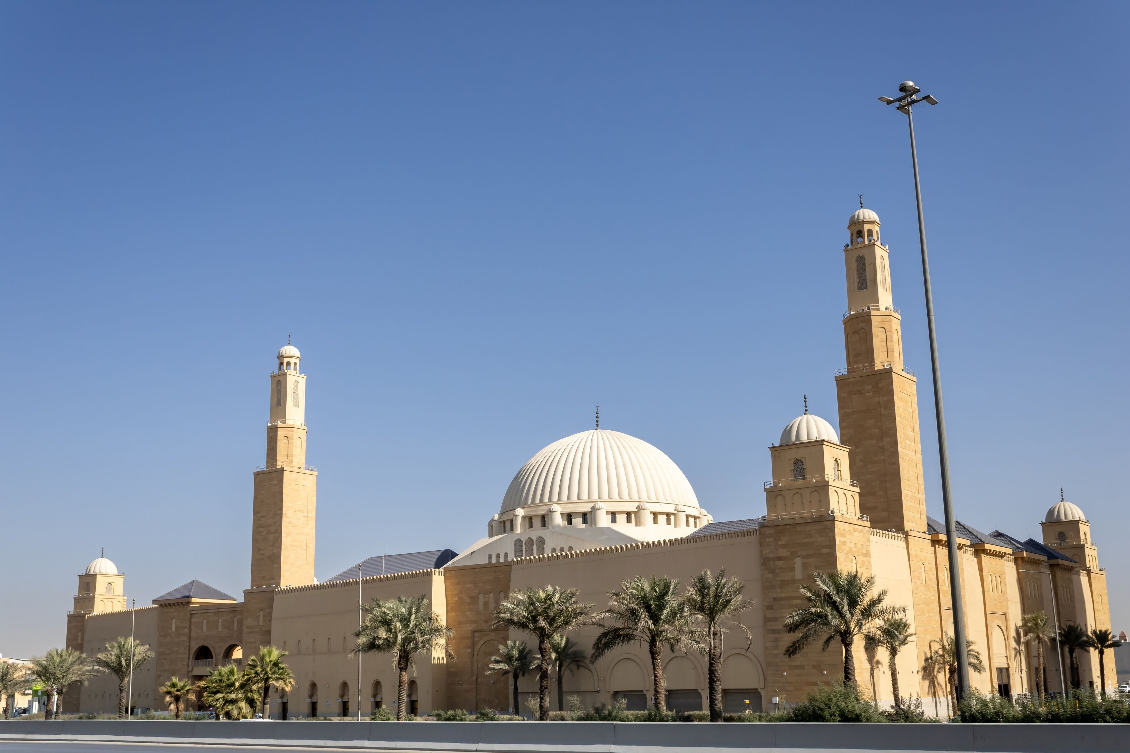 Al Rajhi Grand Mosque on Eastern Ring Road in RIyadh