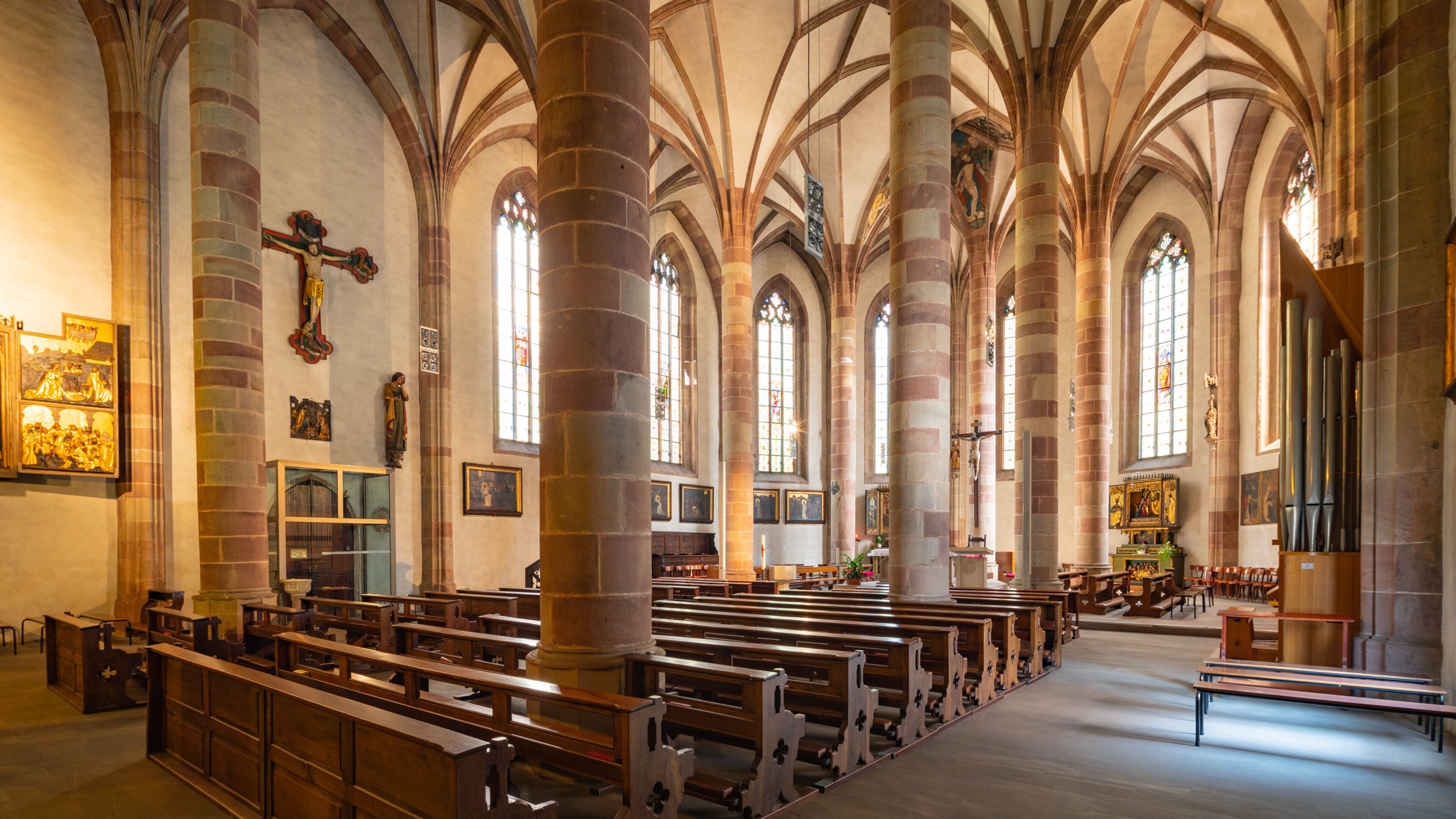 Church of the Holy Spirit showing interior views, heritage elements and a church or cathedral