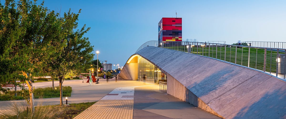 Beale Street Landing showing night scenes