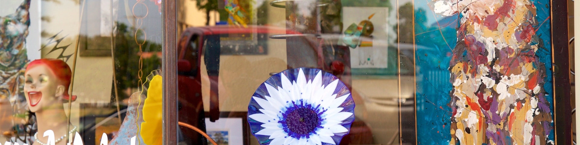 Paseo Arts District which includes art and shopping