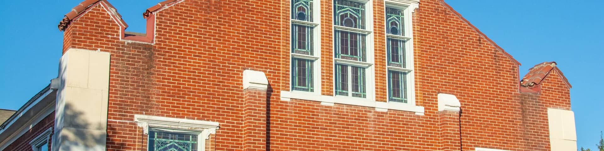 Facade view of the First Methodist Church built in in Cleveland, within the Greater Houston metropolitan area and Liberty County, Texas, USA