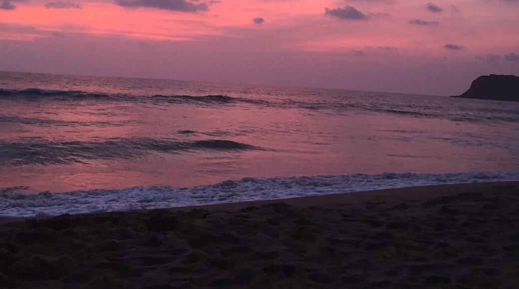Lovely,Romantic,Gorgeous evening near beach .Sky was coloured with beautiful colors that just leaves you speechless
#LifeAtExpedia #LoveIsInTheAir